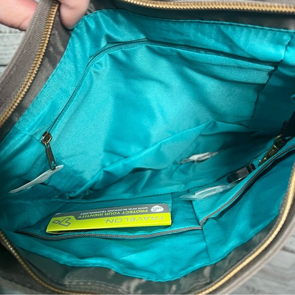 Travelon Quilted Gray Crossbody Bag Anti Theft Slash Proof Purse NEW - Picture 7 of 11